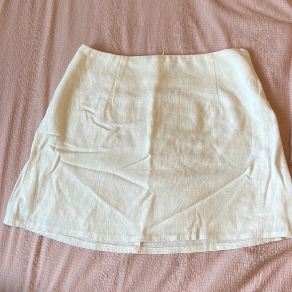 white mini skirt - Picture 1 of 2